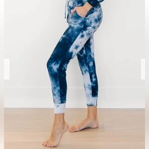 Maven Thread Sweatpants - Navy Tie Dye size large joggers